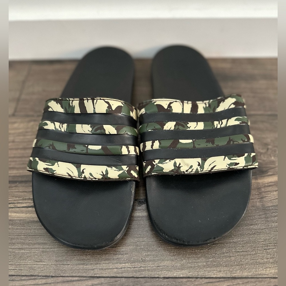 GUC ADIDAS Men's ADILETTE Comfort Camo Black Slides Sandals ~  SIZE US 8